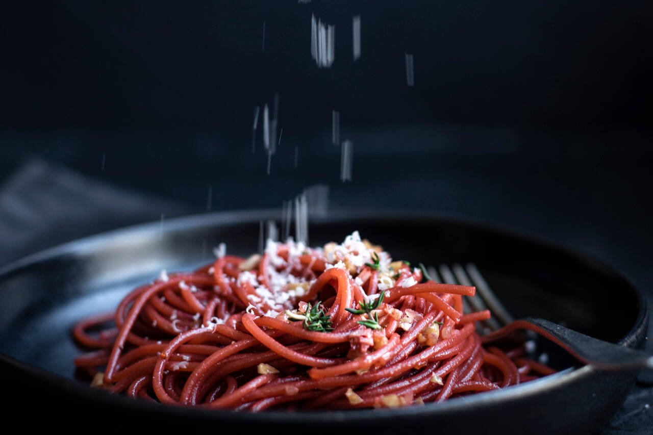 Rotwein-Nudeln mit Walnüssen Rezept | Küchengötter Rotwein-Nudeln mit Walnüssen Rezept | Küchengötter