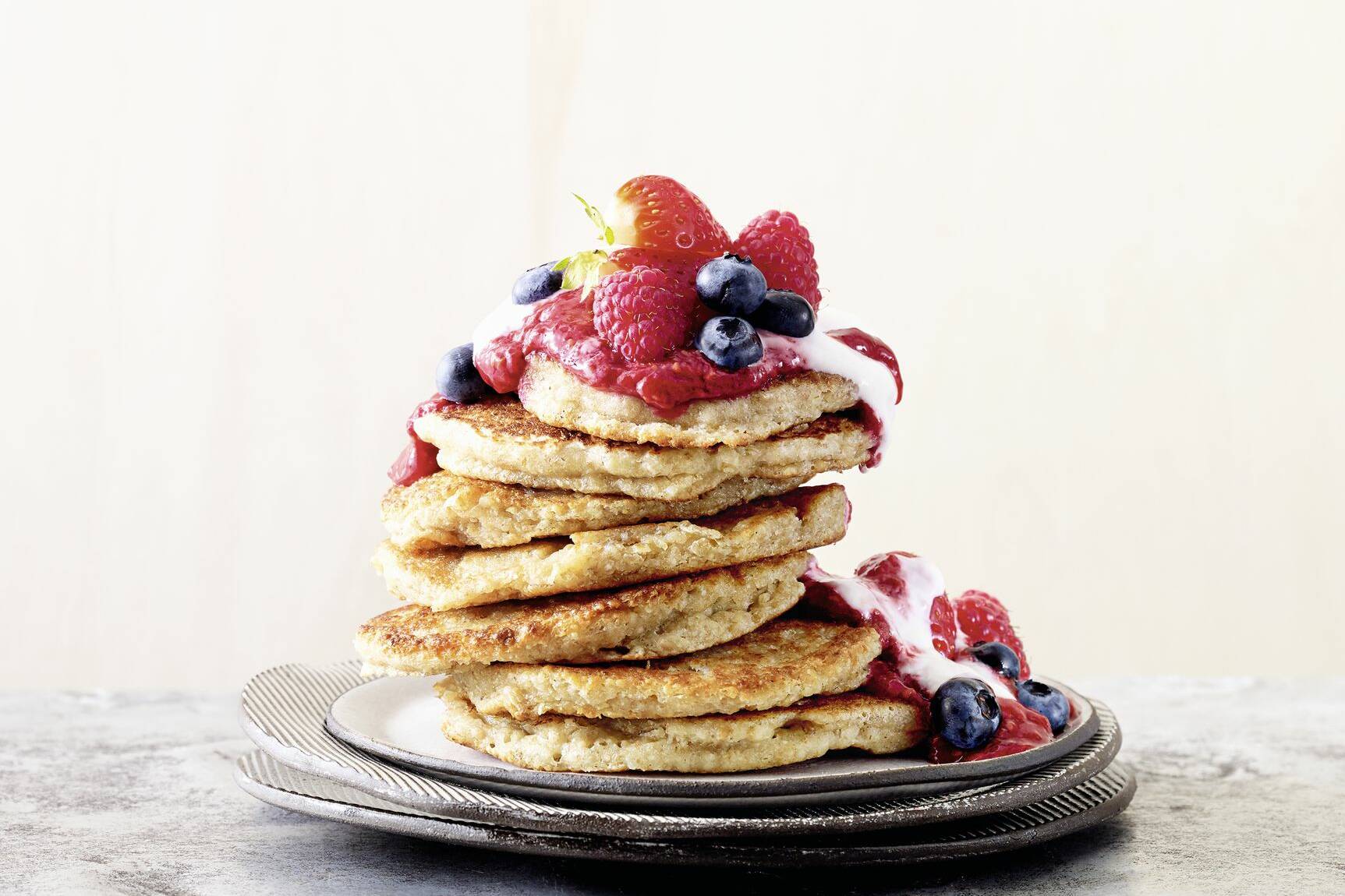 Pancakes mit Joghurt und Beeren Rezept | Küchengötter Pancakes mit Joghurt und Beeren Rezept | Küchengötter