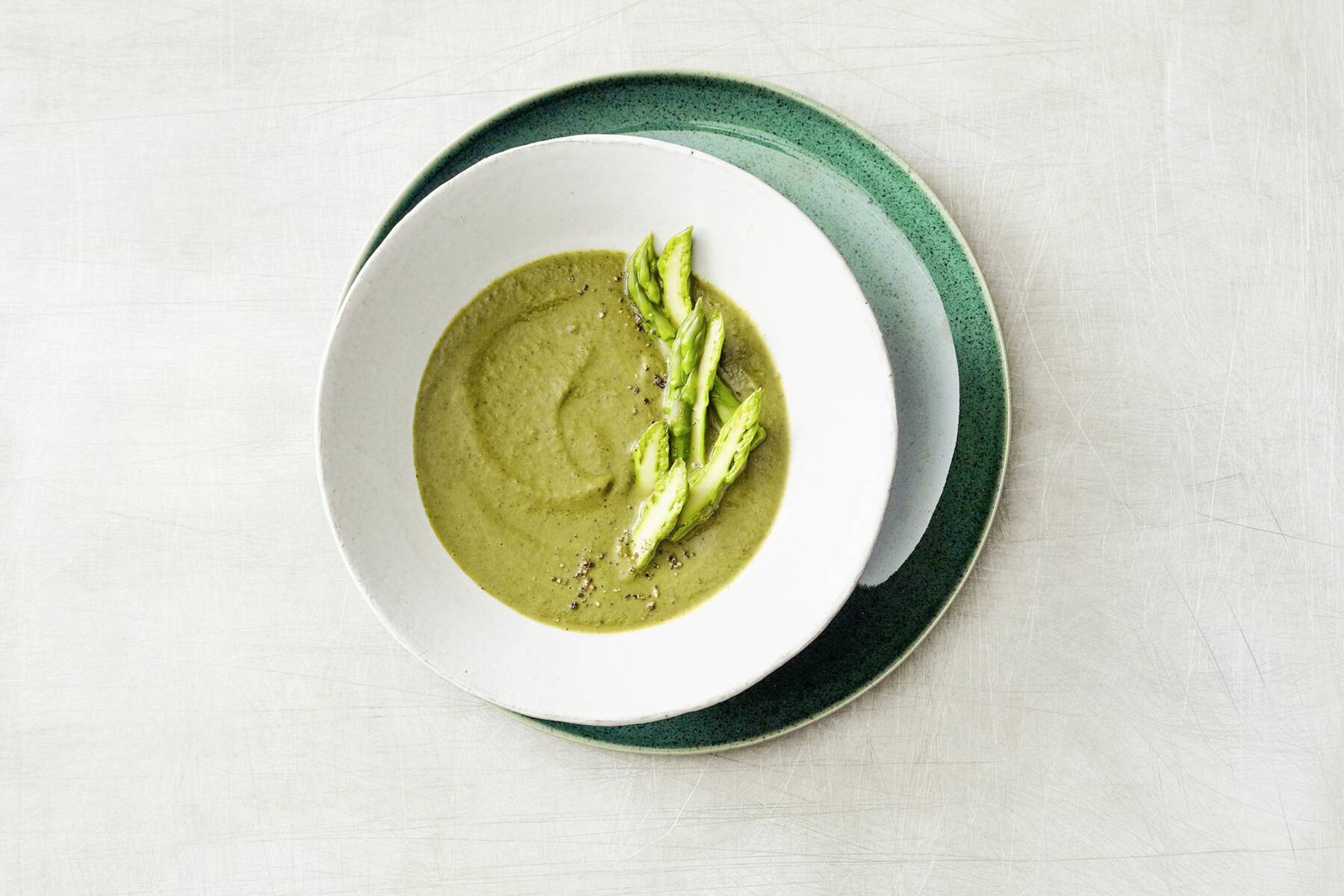 Lauch-Spargel-Suppe mit Pilzen Rezept | Küchengötter Lauch-Spargel-Suppe mit Pilzen Rezept | Küchengötter