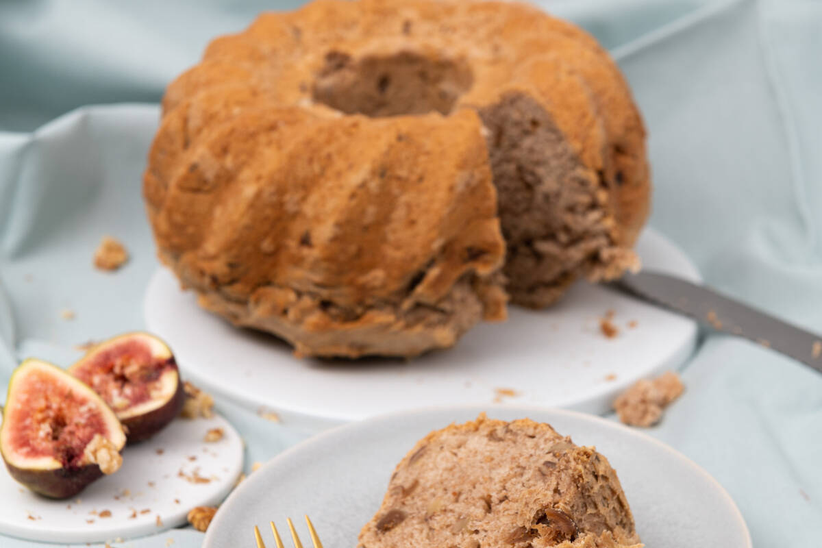 Oster-Guglhupf mit getrockneten Feigen und Walnüssen Rezept | Küchengötter Oster-Guglhupf mit getrockneten Feigen und Walnüssen Rezept | Küchengötter