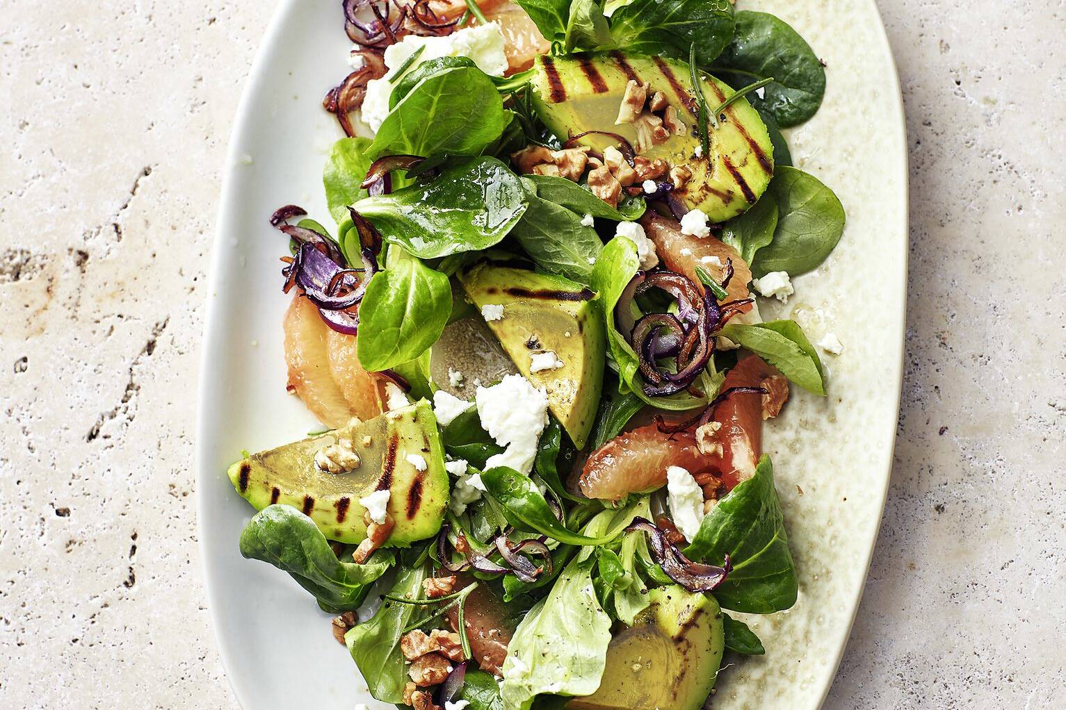 Grillavocado mit Grapefruitsalat Rezept | Küchengötter Grillavocado mit Grapefruitsalat Rezept | Küchengötter