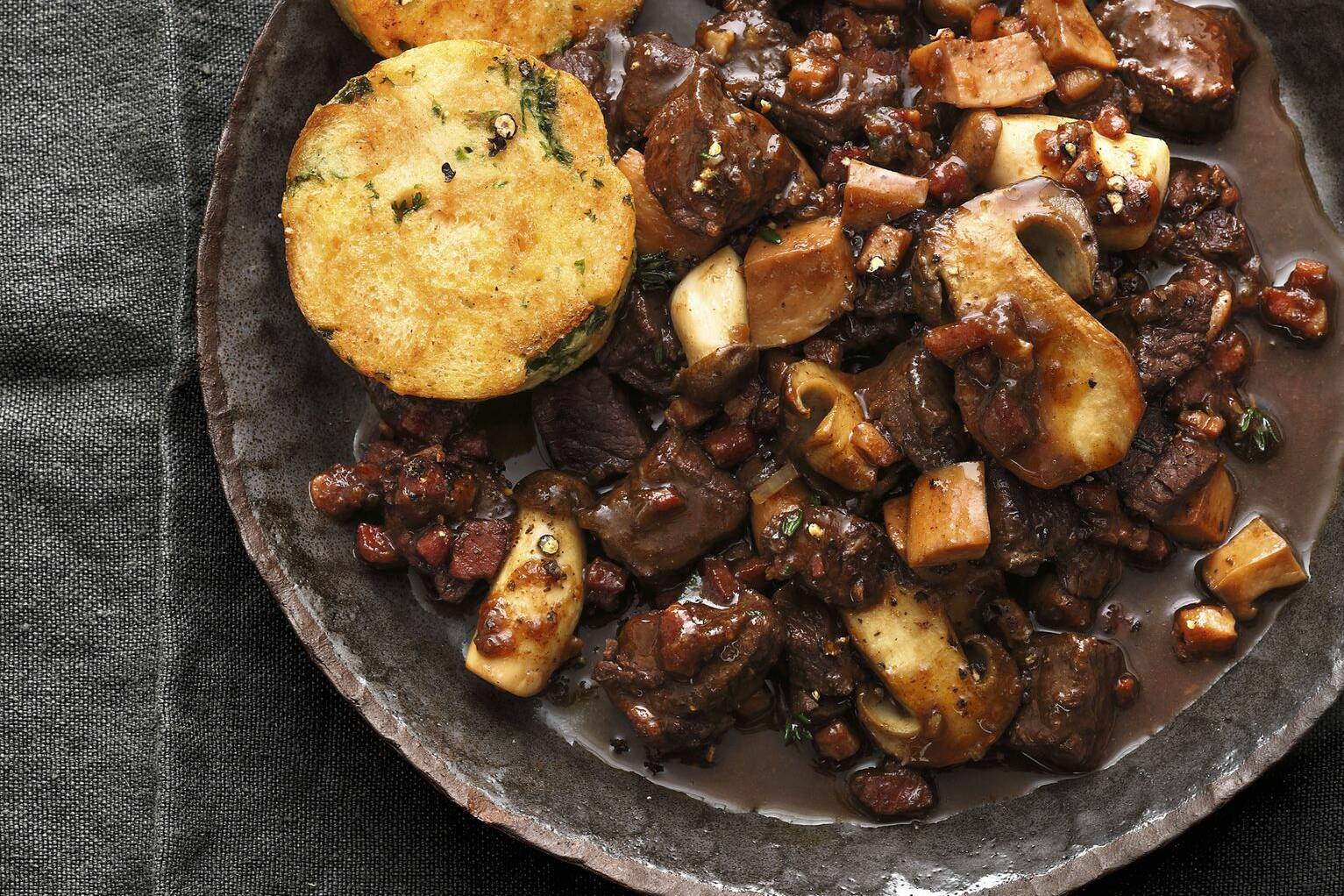 Rehragout mit Pilzen Rezept | Küchengötter Rehragout mit Pilzen Rezept | Küchengötter