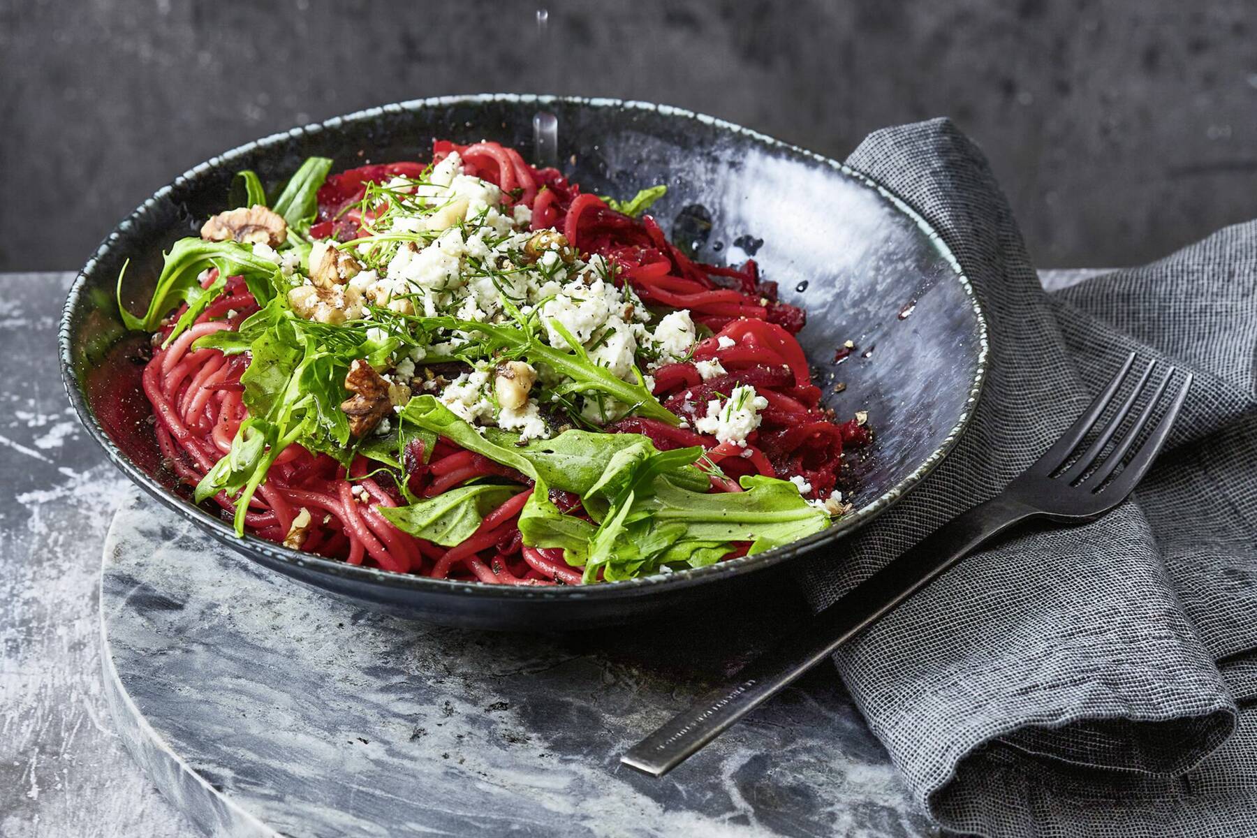 Rote-Bete-Nudeln mit Schafskäse Rezept | Küchengötter Rote-Bete-Nudeln mit Schafskäse Rezept | Küchengötter