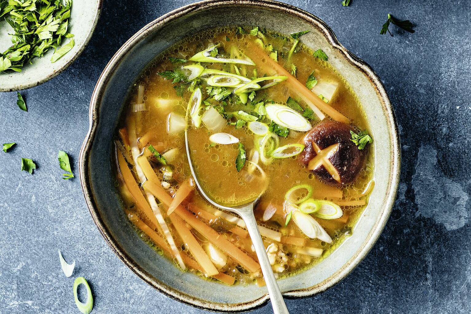 Misosuppe mit Gemüse und Hafer Rezept | Küchengötter Misosuppe mit Gemüse und Hafer Rezept | Küchengötter