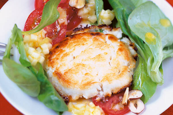 Gratinierte Ziegenkäsetaler auf Feldsalat Rezept | Küchengötter Gratinierte Ziegenkäsetaler auf Feldsalat Rezept | Küchengötter