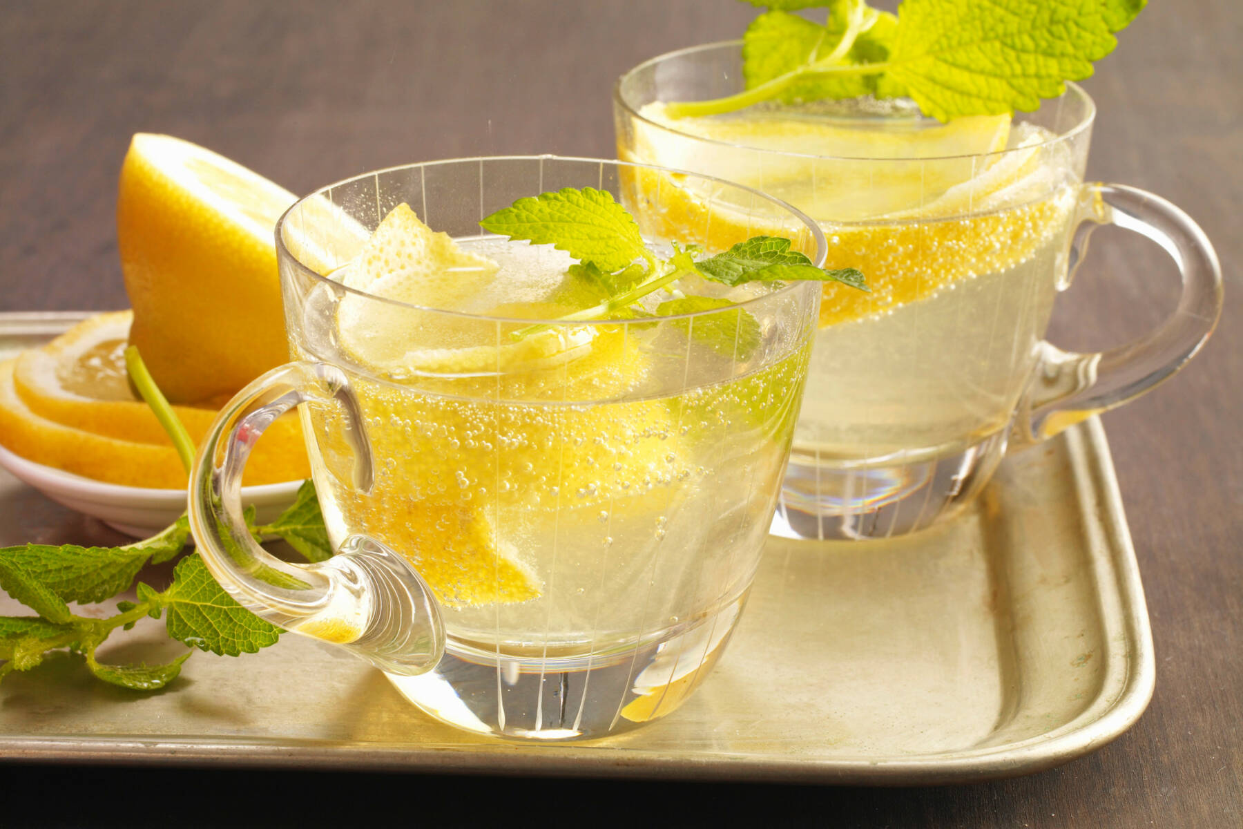 Kalte Ente Rezept - erfrischende Zitronen-Bowle | Küchengötter Kalte Ente Rezept - erfrischende Zitronen-Bowle | Küchengötter