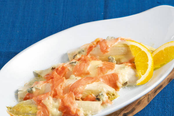 Chicorée mit Räucherlachs Rezept | Küchengötter Chicorée mit Räucherlachs Rezept | Küchengötter