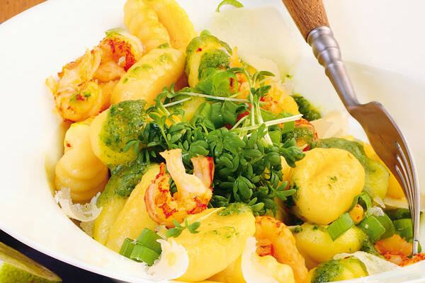 Schnelle Gnocchi mit Koriander-Pesto und Flusskrebsen Rezept | Küchengötter Schnelle Gnocchi mit Koriander-Pesto und Flusskrebsen Rezept | Küchengötter