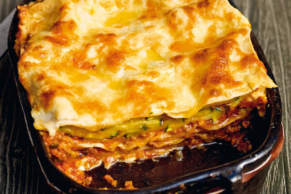 Lasagne mit Hackfleisch und gebratenem Zucchino Rezept | Küchengötter Lasagne mit Hackfleisch und gebratenem Zucchino Rezept | Küchengötter