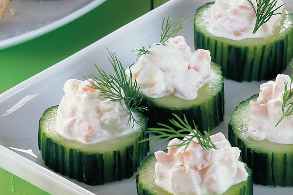 Gurkentaler mit Lachs-Apfel-Tatar Rezept | Küchengötter Gurkentaler mit Lachs-Apfel-Tatar Rezept | Küchengötter