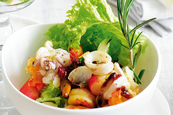 Warme Meeresfrüchte auf Salat Rezept | Küchengötter