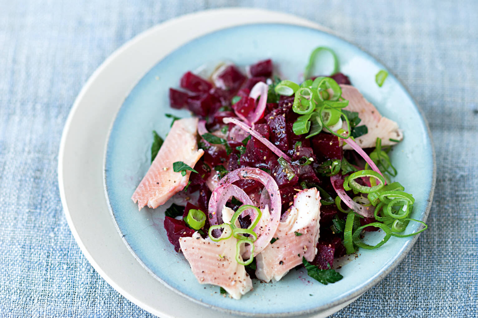 Rote Bete-Salat mit Räucherfisch Rezept | Küchengötter