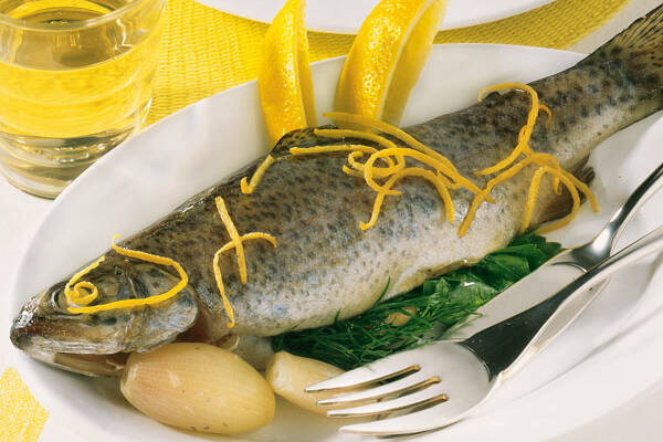 Forellen in Riesling Rezept | Küchengötter Forellen in Riesling Rezept | Küchengötter