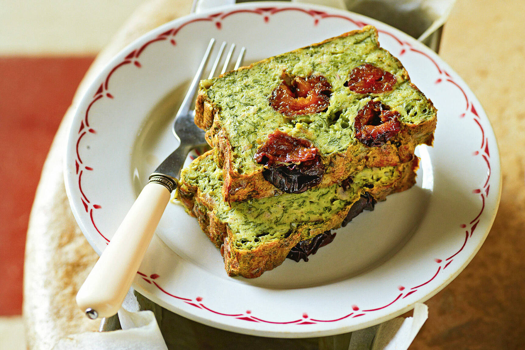 Fleischkuchen mit Backpflaumen Rezept | Küchengötter Fleischkuchen mit Backpflaumen Rezept | Küchengötter