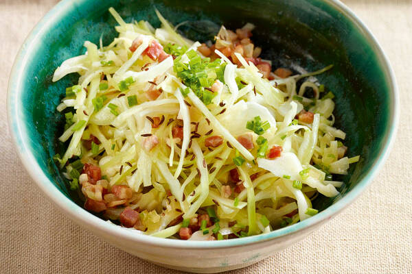 Bayrischer Krautsalat mit Speck Rezept | Küchengötter Bayrischer Krautsalat mit Speck Rezept | Küchengötter
