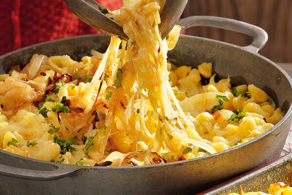 Käsespatzen mit Zwiebelschmelze Rezept | Küchengötter Käsespatzen mit Zwiebelschmelze Rezept | Küchengötter