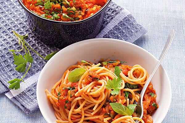 Gemüse-Kräuter-Bolognese mit Spaghetti Rezept | Küchengötter Gemüse-Kräuter-Bolognese mit Spaghetti Rezept | Küchengötter