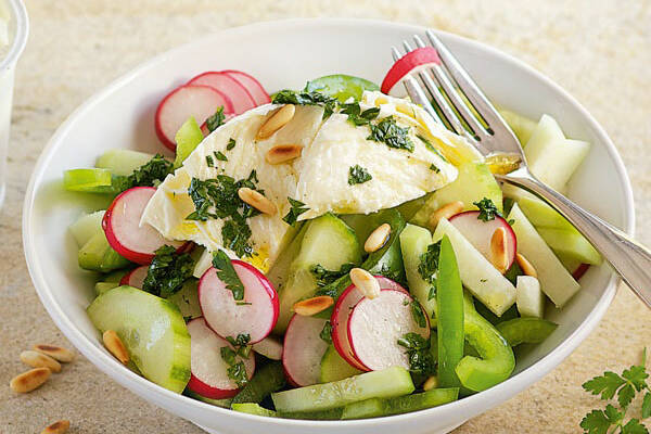 Gemüsesalat mit Petersiliendressing Rezept | Küchengötter Gemüsesalat mit Petersiliendressing Rezept | Küchengötter