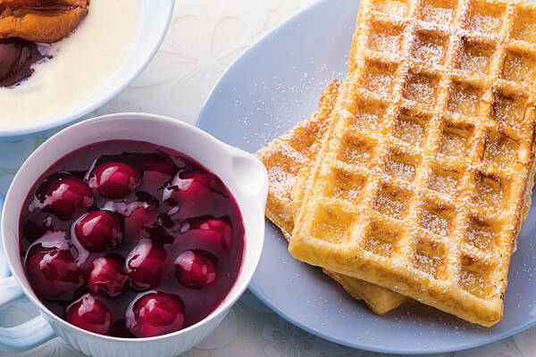 Waffeln mit Kirschsauce Rezept (glutenfrei) | Küchengötter