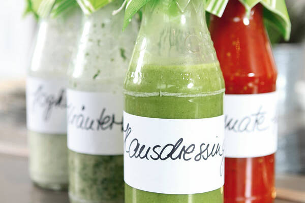 Kräuter-Vinaigrette mit scharfem Senf Rezept | Küchengötter Kräuter-Vinaigrette mit scharfem Senf Rezept | Küchengötter