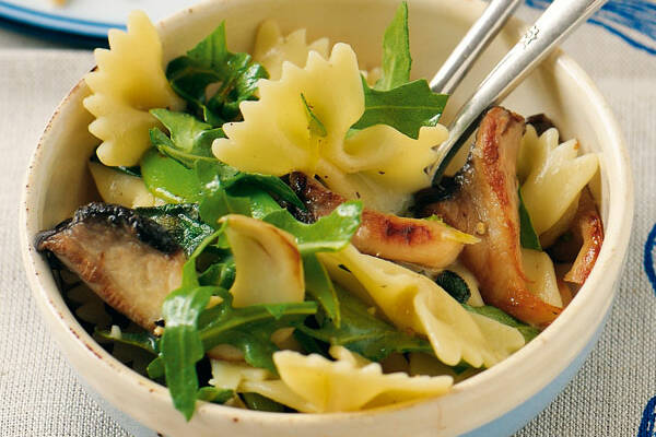 Nudelsalat mit Pilzen Rezept | Küchengötter Nudelsalat mit Pilzen Rezept | Küchengötter