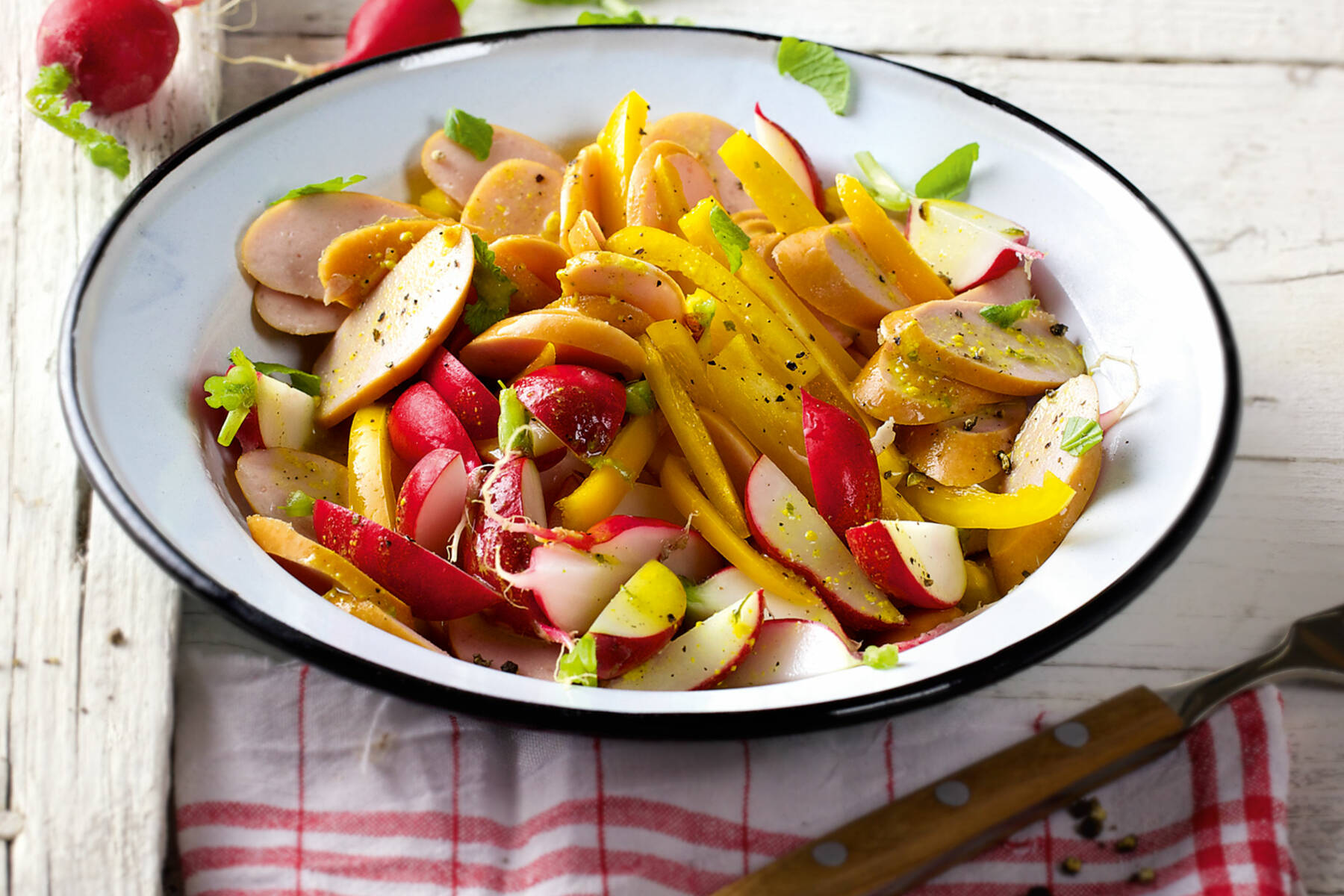 Wurstsalat mit Radieschen Rezept | Küchengötter Wurstsalat mit Radieschen Rezept | Küchengötter