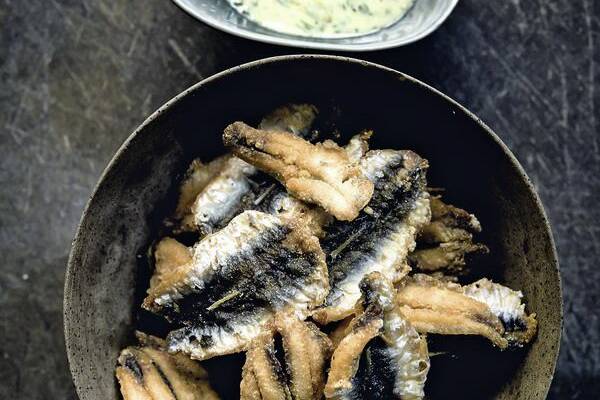 Frittierte Sardellen mit Anchovis-Dip – türkische Meze Rezept ... Frittierte Sardellen mit Anchovis-Dip – türkische Meze Rezept ...