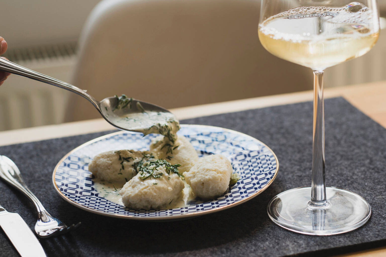 Zarte Hechtklößchen in Dillsauce Rezept | Küchengötter Zarte Hechtklößchen in Dillsauce Rezept | Küchengötter