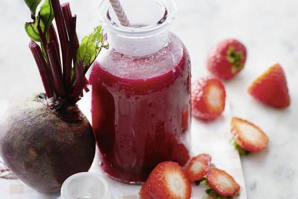 Detox Rote-Bete-Erdbeer-Smoothie Rezept | Küchengötter