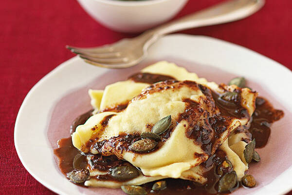 Maultaschen mit Kürbis-Nougat-Füllung Rezept | Küchengötter Maultaschen mit Kürbis-Nougat-Füllung Rezept | Küchengötter