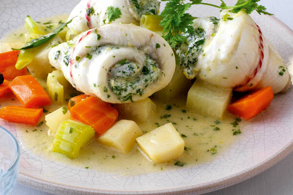 Schollenröllchen auf Wurzelgemüse Rezept | Küchengötter