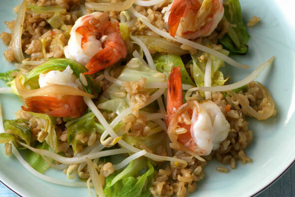 Gebratener Reis mit Garnelen und Gemüse Rezept | Küchengötter