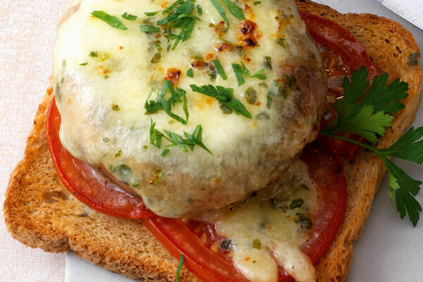 Überbackener Champignon-Mozzarella-Toast Rezept | Küchengötter