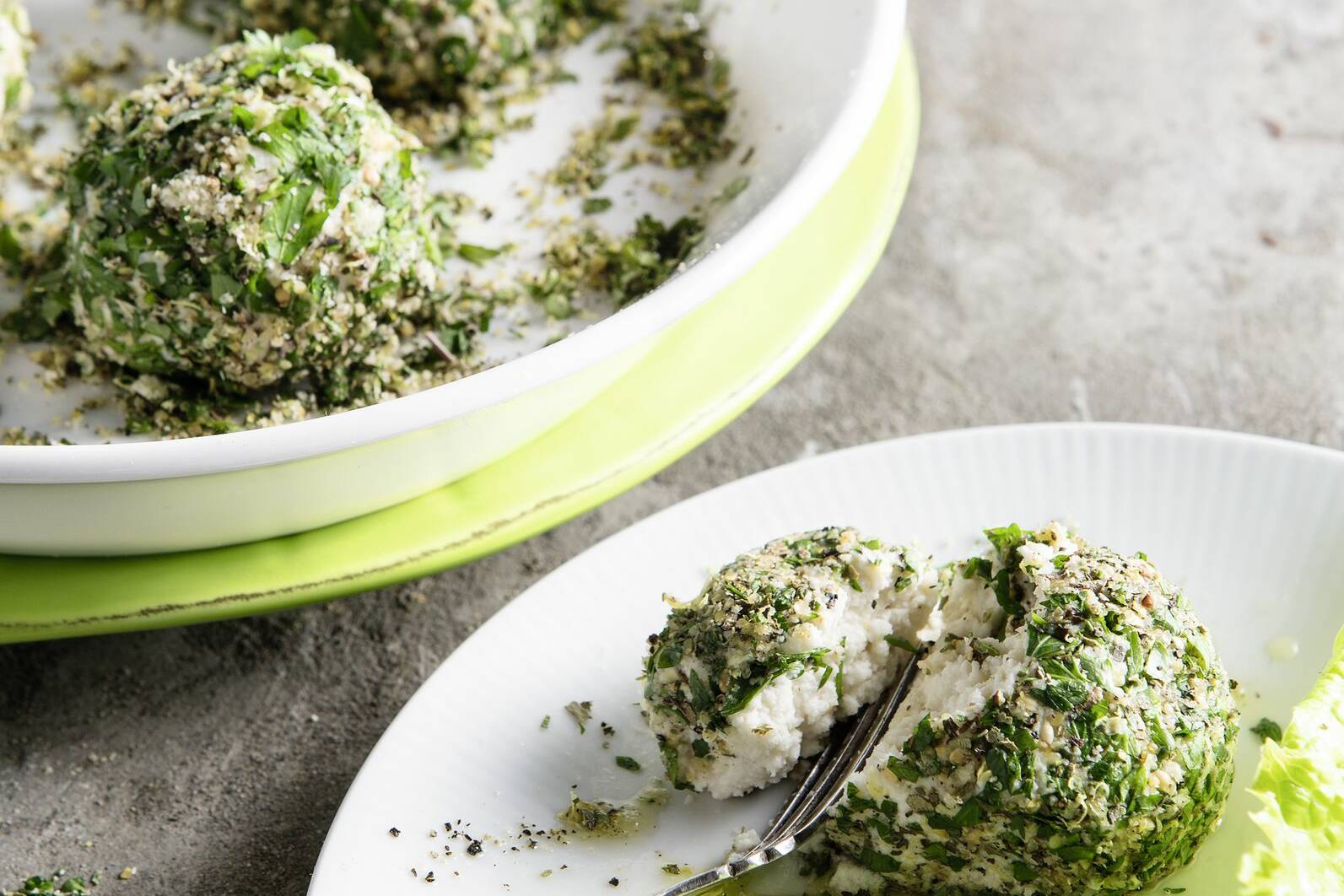 Veganer Mandelkäse im Gewürzmantel Rezept – selbst gemacht | Küchengötter Veganer Mandelkäse im Gewürzmantel Rezept – selbst gemacht | Küchengötter