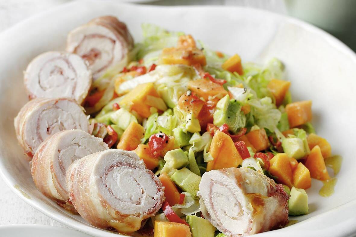 Keto AvocadoPapayaSalat mit Hähnchenroulade Küchengötter