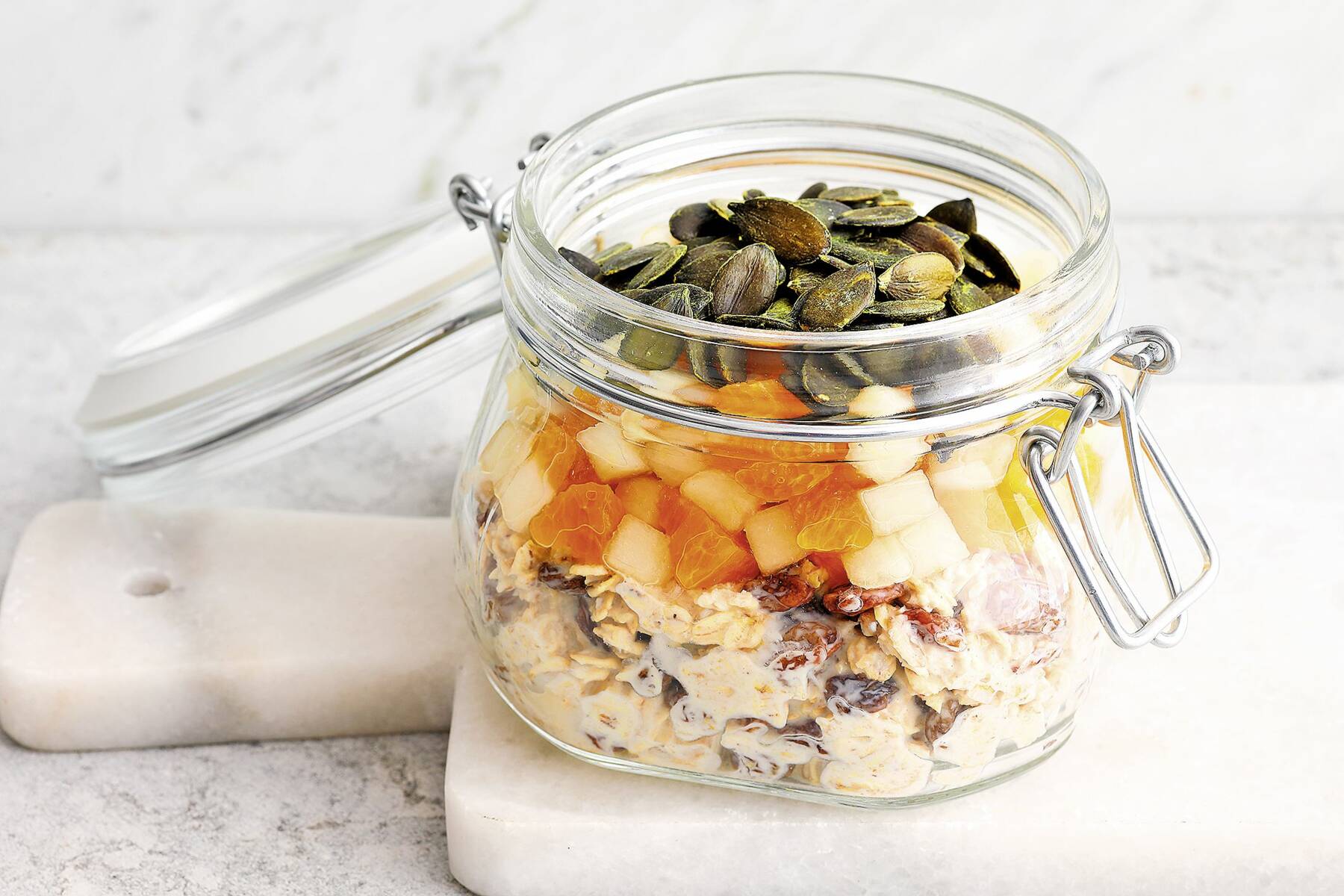 Overnight Oats mit Früchten im Glas Rezept Küchengötter