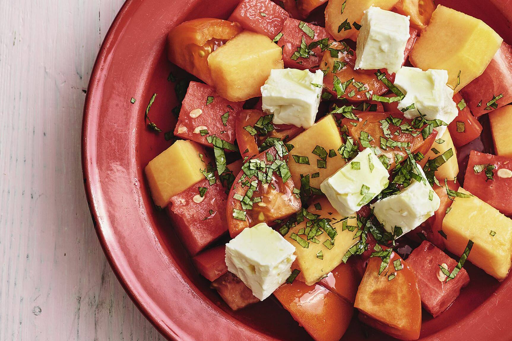 Tomatensalat mit Melone, Feta und Minze Rezept | Küchengötter