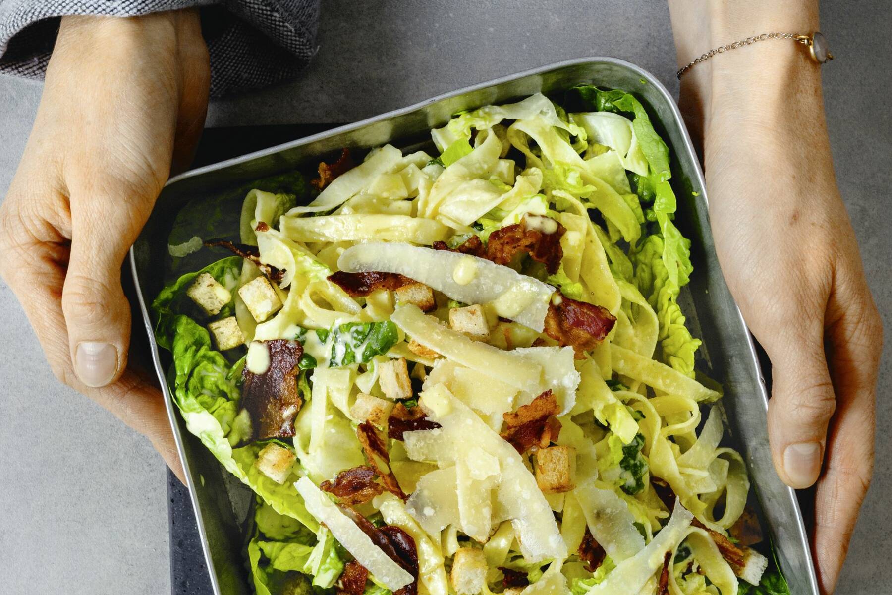 Lauwarmer Nudelsalat à la Caesar Rezept | Küchengötter Lauwarmer Nudelsalat à la Caesar Rezept | Küchengötter