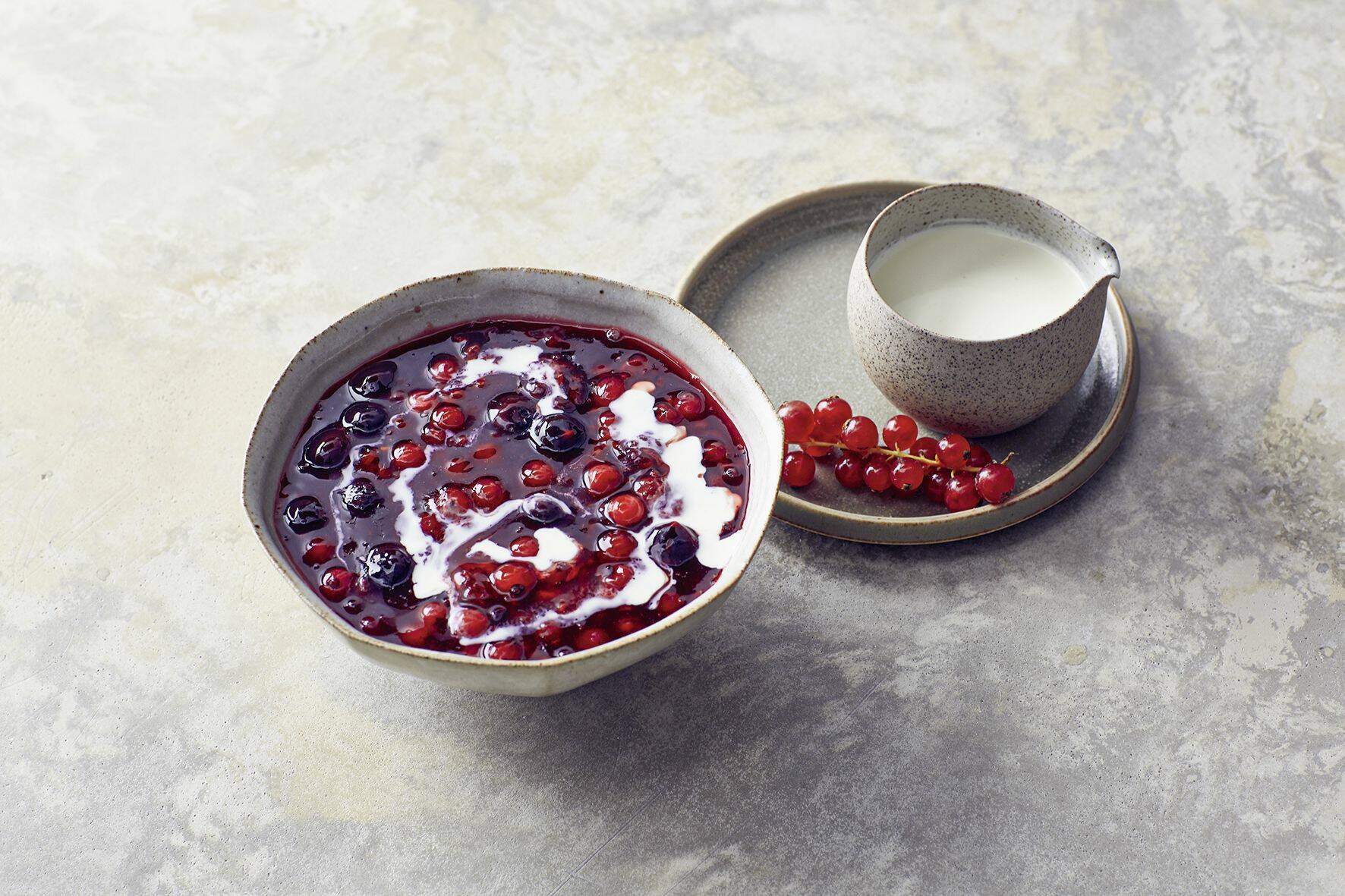 Einfache Rote Grütze mit Sahne Rezept | Küchengötter Einfache Rote Grütze mit Sahne Rezept | Küchengötter