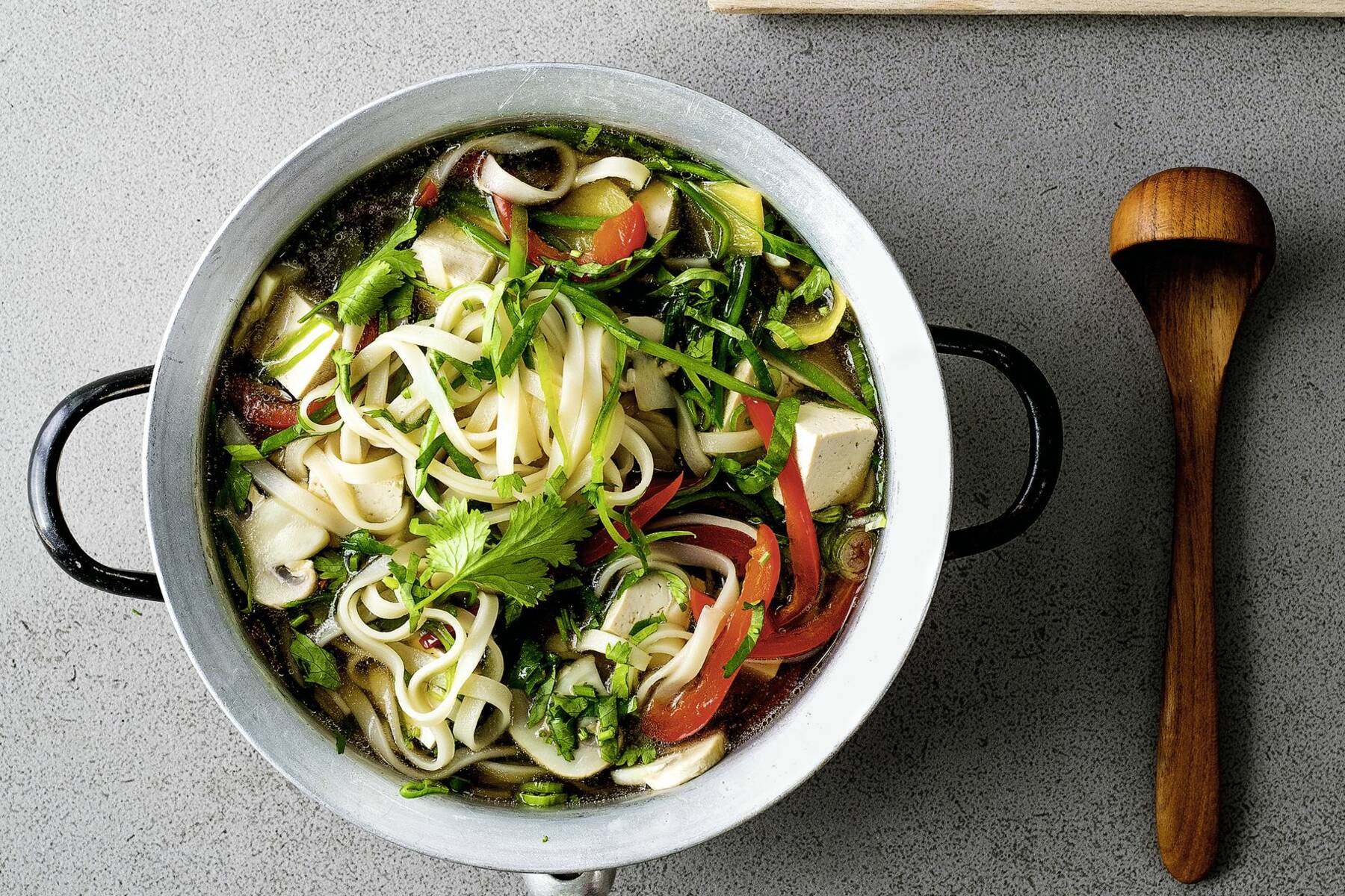 Reisnudel-Topf mit Tofu und Sternanis Rezept | Küchengötter Reisnudel-Topf mit Tofu und Sternanis Rezept | Küchengötter