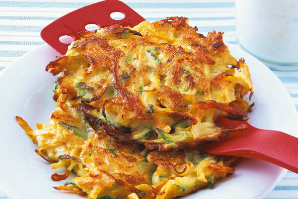 Gemüsepuffer mit frischem Birnenmus