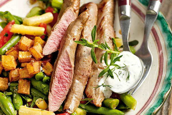 Lammfilets mit Bohnen und saurer Sahne Rezept | Küchengötter