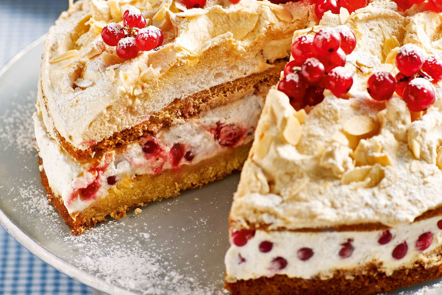 Johannisbeer-Torte mit Ingwerbaiser Rezept | Küchengötter Johannisbeer-Torte mit Ingwerbaiser Rezept | Küchengötter