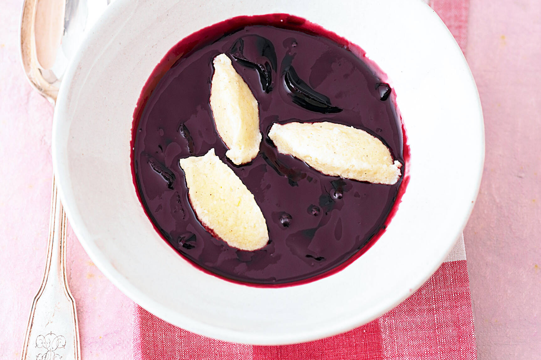 36294-fliederbeersuppe-mit-griesskloesschen /upload/thumbnail1/2025/2/24/197360/thumb2