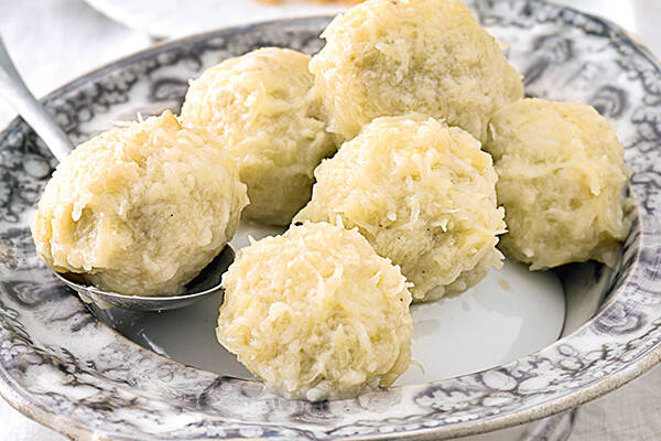 Kartoffelklosse Halb Und Halb Rezept Kuchengotter Kartoffelklöße Halb Und Halb Rezept