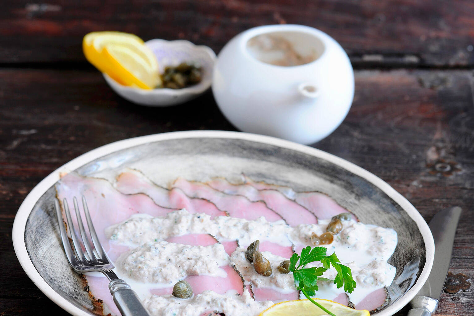 Vitello tonnato mit Kalbsbraten-Aufschnitt Rezept | Küchengötter Vitello tonnato mit Kalbsbraten-Aufschnitt Rezept | Küchengötter