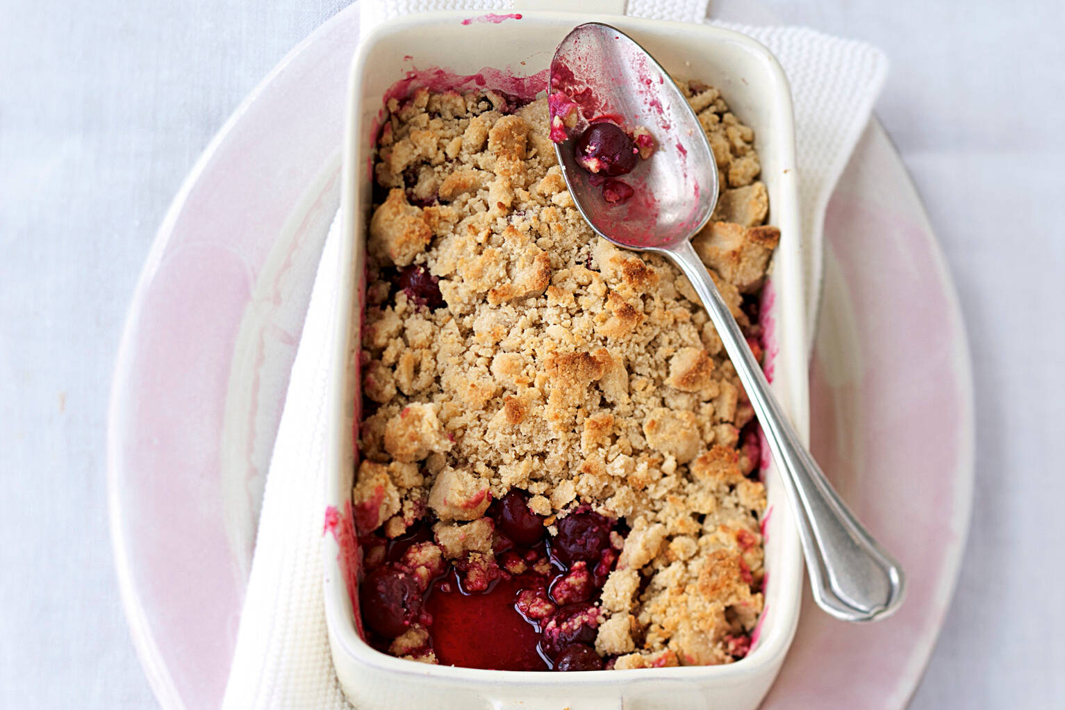 Kirsch-Vollkorn-Crumble Rezept | Küchengötter