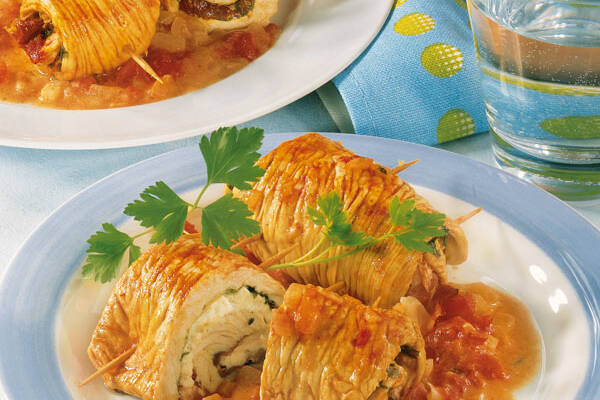 Gefüllte Putenröllchen mit Schafkäse und Räucherspeck Rezept | Küchengötter Gefüllte Putenröllchen mit Schafkäse und Räucherspeck Rezept | Küchengötter