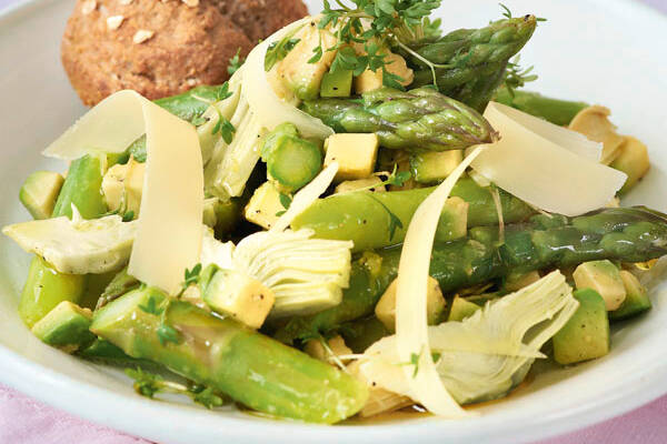Spargelsalat mit Artischocken-Vinaigrette Rezept | Küchengötter Spargelsalat mit Artischocken-Vinaigrette Rezept | Küchengötter