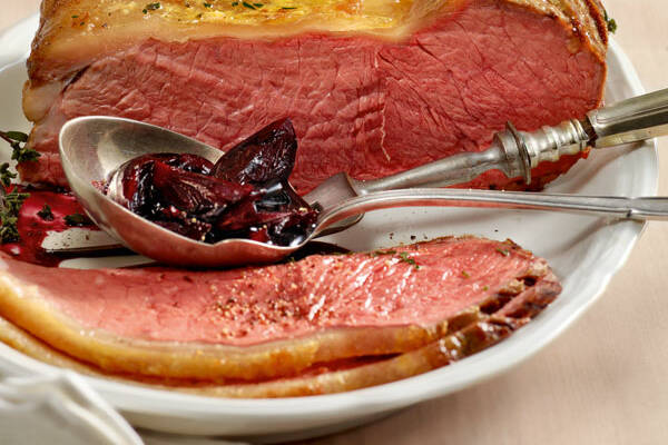 Roastbeef mit Holunder-Zwiebel-Sauce Rezept | Küchengötter